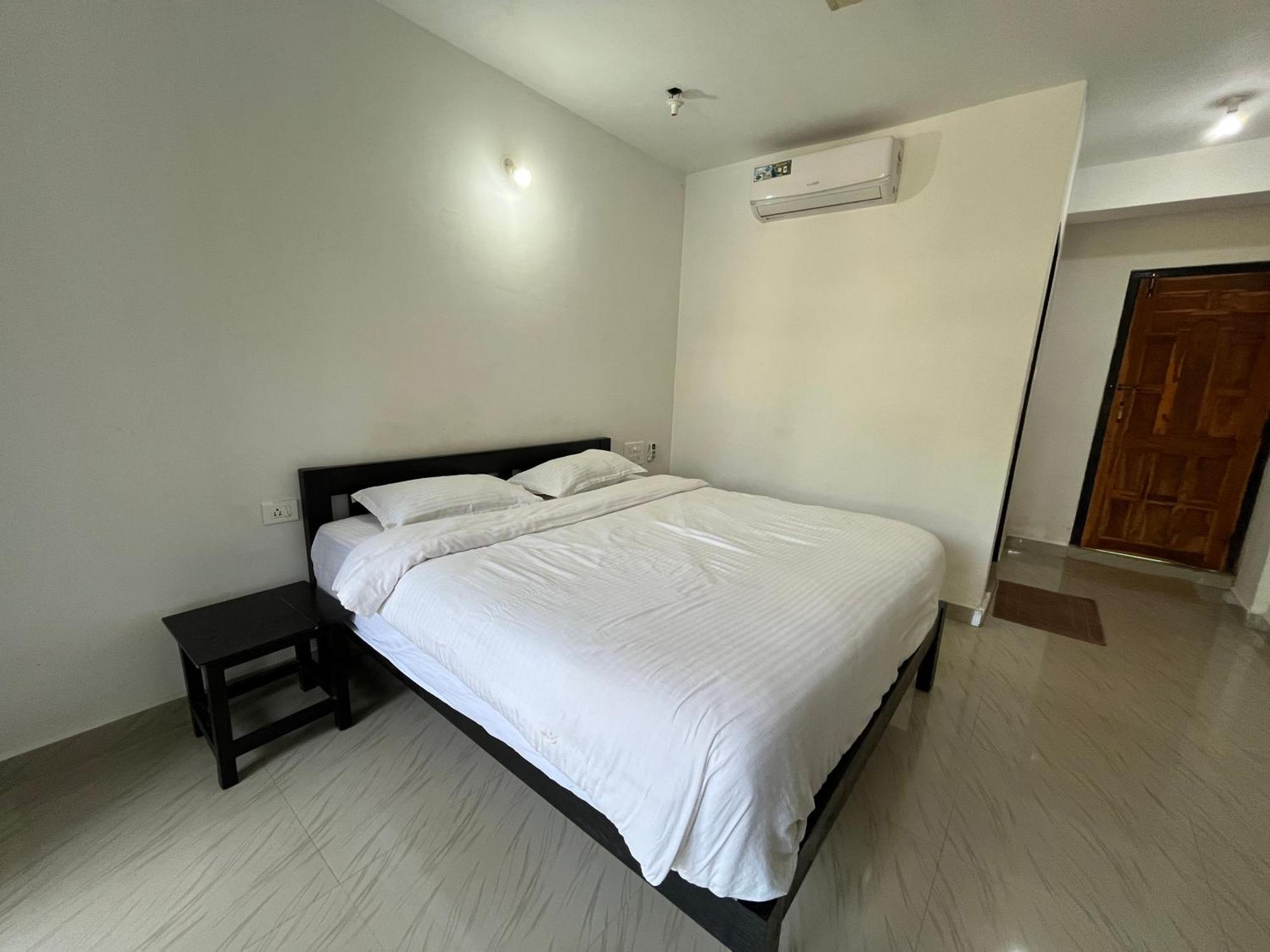 Hotel God's Gift Morjim Exterior foto