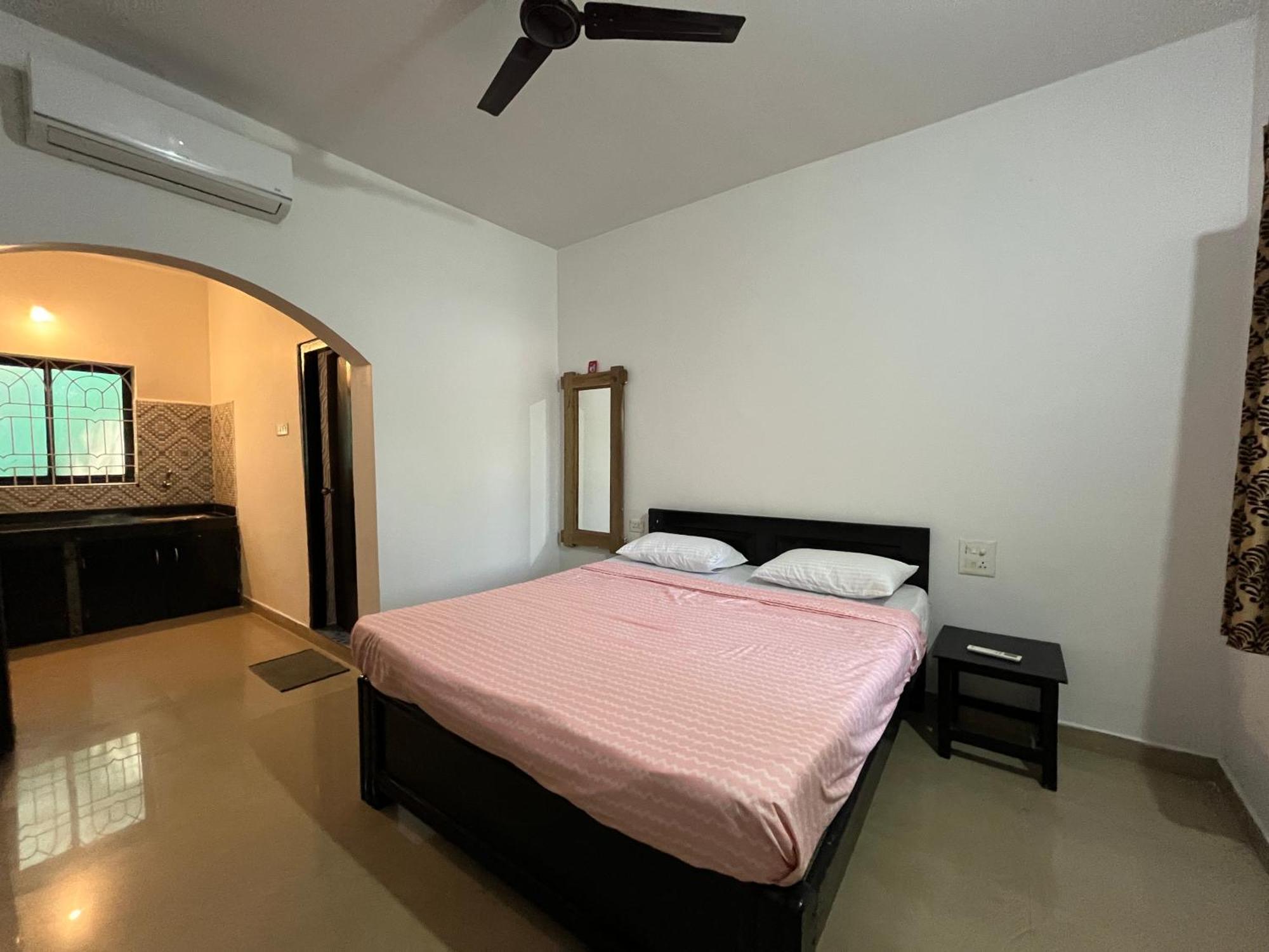 Hotel God's Gift Morjim Exterior foto